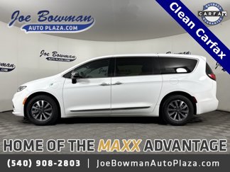 Used 2023 Chrysler Pacifica Limited image 1