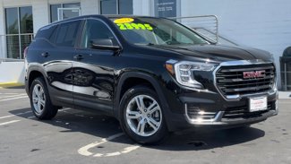 Used 2024 GMC Terrain SLE image 1