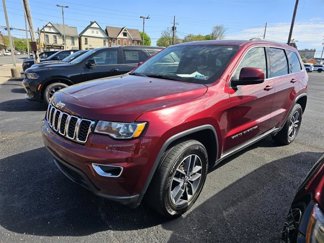 Used 2018 Jeep Grand Cherokee Laredo image 1