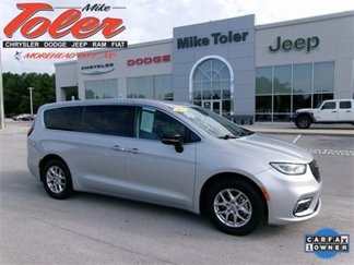 Used 2024 Chrysler Pacifica Touring-L image 1