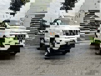 Used 2020 Jeep Grand Cherokee Laredo image 1