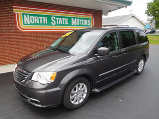 Used 2016 Chrysler Town & Country Touring image 1