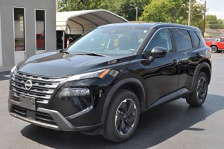 Used 2024 Nissan Rogue SV image 1