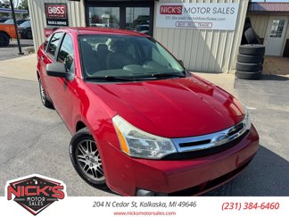 Used 2010 Ford Focus SE image 1