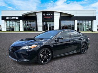 Used 2020 Toyota Camry XSE image 1