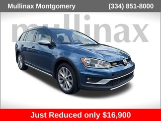 Used 2017 Volkswagen Golf Alltrack SE image 1