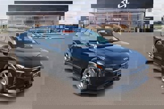 New 2025 Kia K4 LXS image 1