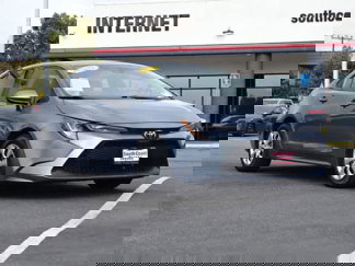 Certified 2022 Toyota Corolla LE image 1