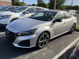 Used 2023 Nissan Altima 2.5 SR image 1