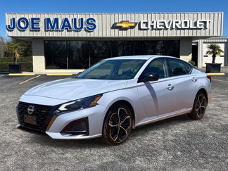 Used 2024 Nissan Altima 2.5 SR image 1