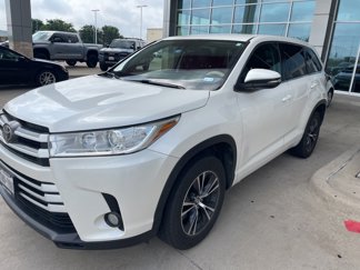 Used 2017 Toyota Highlander Plus image 1