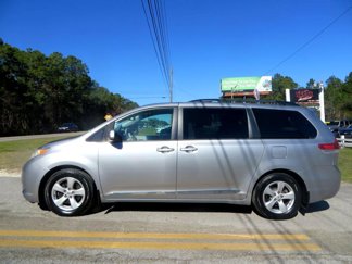 Used 2011 Toyota Sienna LE image 1