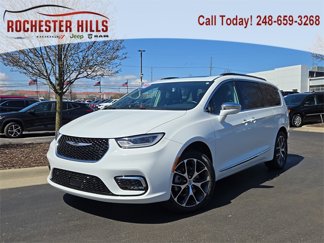 Used 2022 Chrysler Pacifica Limited image 1