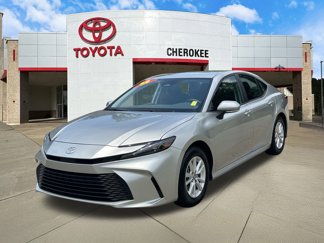 Used 2025 Toyota Camry LE image 1