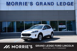 Used 2022 Ford Escape SE w/ Cold Weather Package image 1