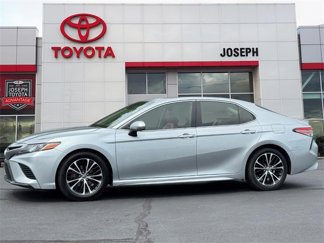 Used 2018 Toyota Camry L image 1