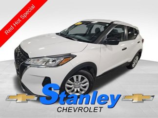 Used 2021 Nissan Kicks S image 1