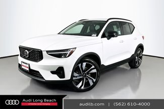 Used 2025 Volvo XC40 B5 Plus image 1