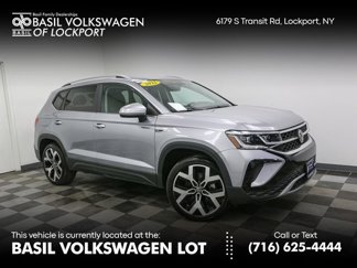 Certified 2022 Volkswagen Taos SEL image 1