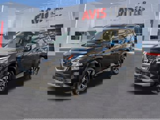 Used 2023 Nissan Rogue SV image 1