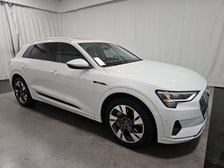 Used 2022 Audi e-tron Premium Plus w/ Premium Plus Package image 1