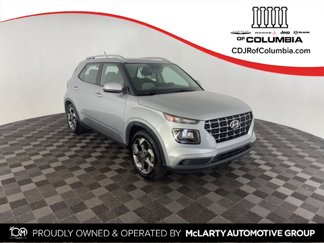 Used 2023 Hyundai Venue SEL image 1