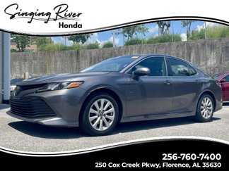 Used 2018 Toyota Camry LE image 1