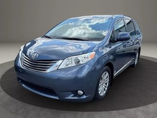 Used 2014 Toyota Sienna XLE image 1