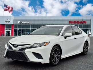 Used 2020 Toyota Camry SE image 1
