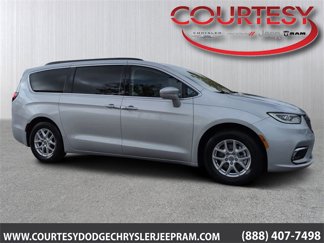 Used 2022 Chrysler Pacifica Touring-L image 1