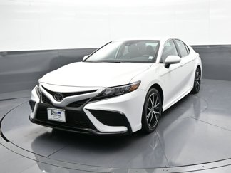 Certified 2022 Toyota Camry SE image 1