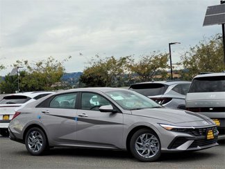 Used 2024 Hyundai Elantra SEL image 1