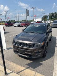 Used 2017 Jeep Compass Latitude image 1