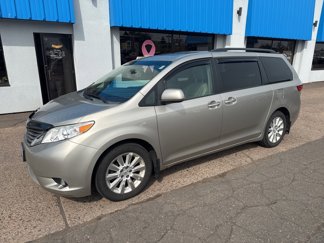Used 2015 Toyota Sienna XLE image 1