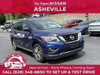 Used 2017 Nissan Pathfinder SV image 1