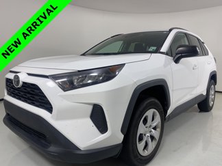 Used 2020 Toyota RAV4 LE image 1