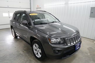 Used 2017 Jeep Compass Latitude image 1