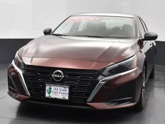Used 2024 Nissan Altima 2.5 SV image 1