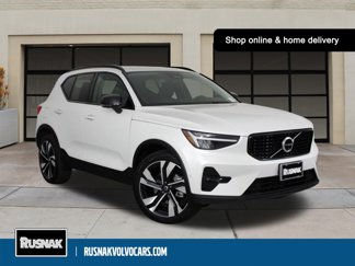 Certified 2025 Volvo XC40 B5 Plus image 1
