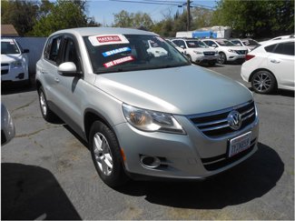 Used 2011 Volkswagen Tiguan S image 1