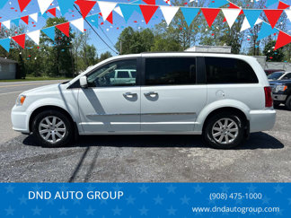 Used 2015 Chrysler Town & Country Touring w/ Driver Convenience Group image 1
