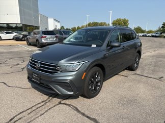 New 2024 Volkswagen Tiguan SE image 1