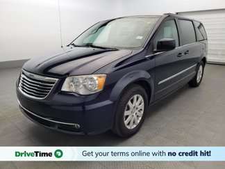 Used 2015 Chrysler Town & Country Touring image 1