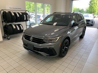 Used 2024 Volkswagen Tiguan SE R-Line image 1
