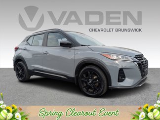 Used 2023 Nissan Kicks SR image 1