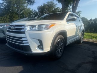 Used 2018 Toyota Highlander XLE image 1