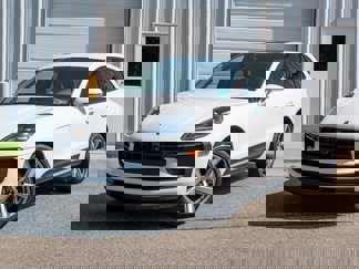 Certified 2025 Porsche Macan image 1