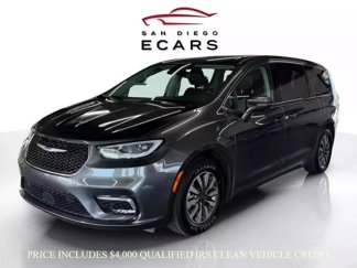 Used 2022 Chrysler Pacifica Touring-L w/ Uconnect Theater Family Group image 1