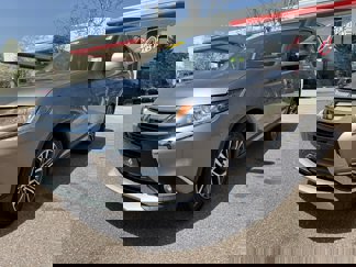 Used 2016 Mitsubishi Outlander SE image 1