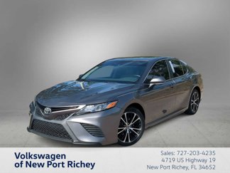 Used 2018 Toyota Camry SE image 1